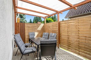 Outdoor dining - Holiday Apartment for up to 6 Guests (65 m²) in Wolgast (Wolgast)
