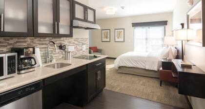 King Studio Suite w/ Free Breakfast Daily