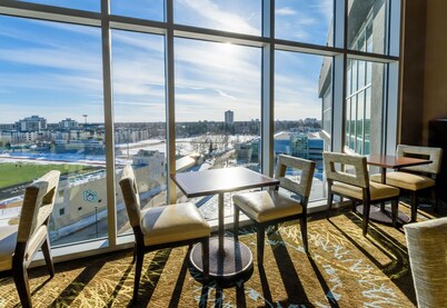 King Studio Suite w/ Free Breakfast Daily