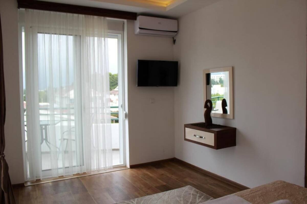 Comfort Double Room, Balcony, Courtyard View | Soundproofing, WiFi (free)