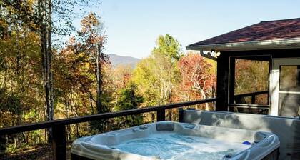Waterfall Farm - Sleeps 16 - Hot Tub, Fire Pit, Barn - 20 min to Asheville