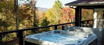 Waterfall Farm - Sleeps 16 - Hot Tub, Fire Pit, Barn - 20 min to Asheville