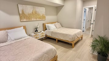 3 slaapkamers, een strijkplank/strijkijzer, wifi, beddengoed