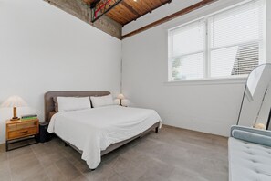 1 dormitorio, tabla de planchar con plancha, wifi y ropa de cama