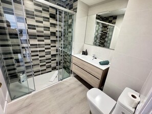 Hair dryer, towels - LA BOUTIQUE DE MARÍA (LOGROÑO)