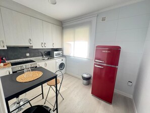 Fridge, microwave, oven, coffee/tea maker - LA BOUTIQUE DE MARÍA (LOGROÑO)