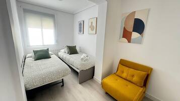 2 habitaciones, tabla de planchar con plancha, internet y ropa de cama