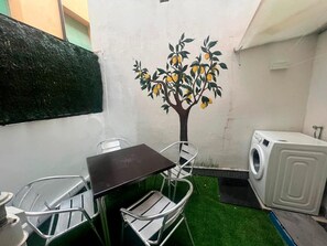 Outdoor dining - EL RINCON DE FRIDA JUNTO A PORTALES (Logroño)