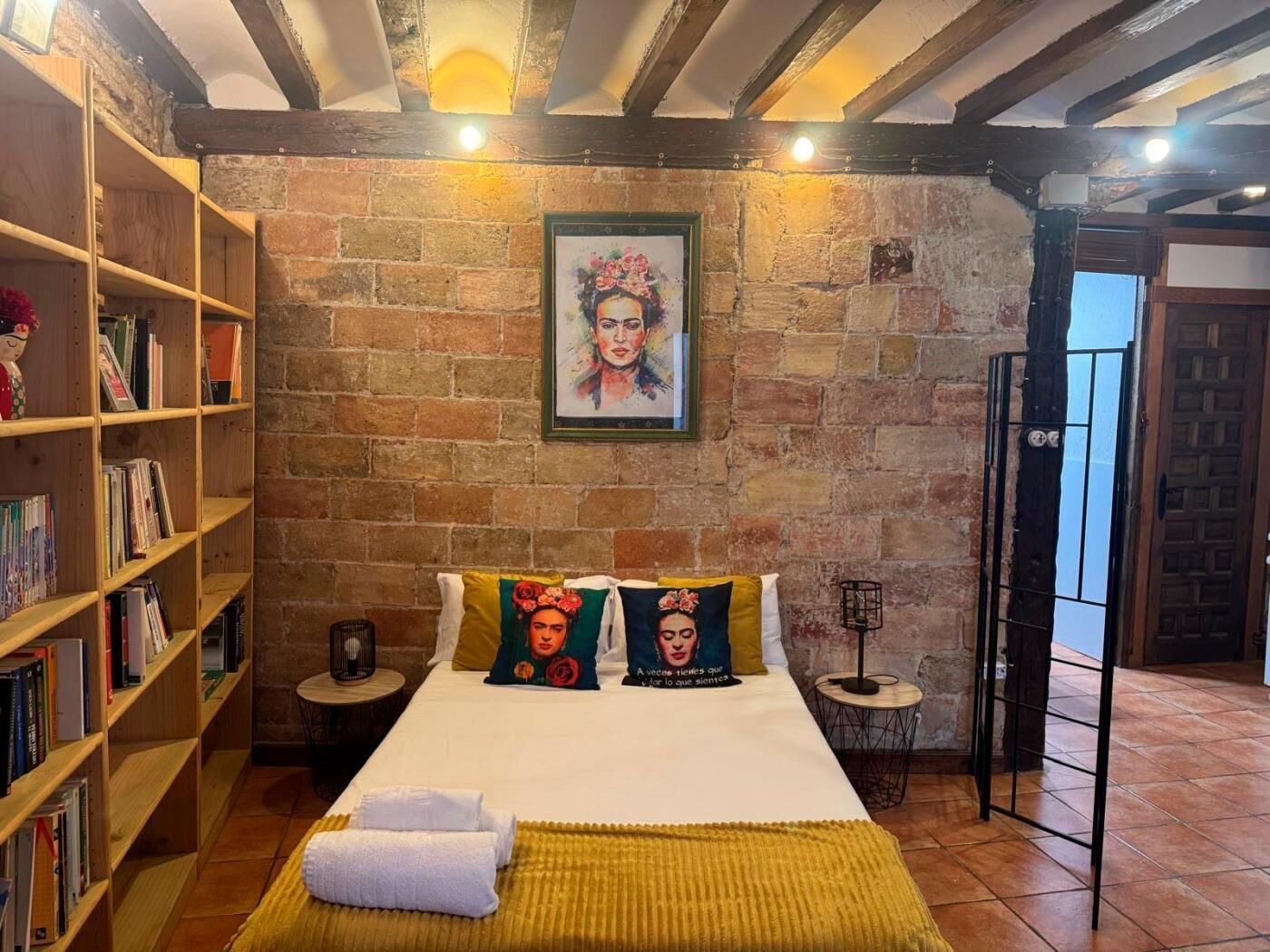 1 dormitorio, tabla de planchar con plancha, Internet y ropa de cama