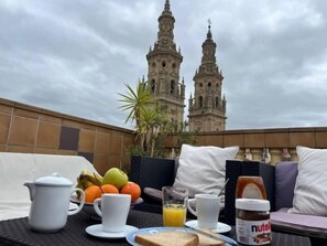 Outdoor dining - ÁTICO PLAZA CATEDRAL (Logroño)