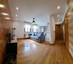 TV - Casa Ángel Ayuntamiento Centro (Logroño)