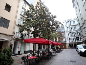 Outdoor dining - La Casita del Laurel by El Rincon (Logroño)