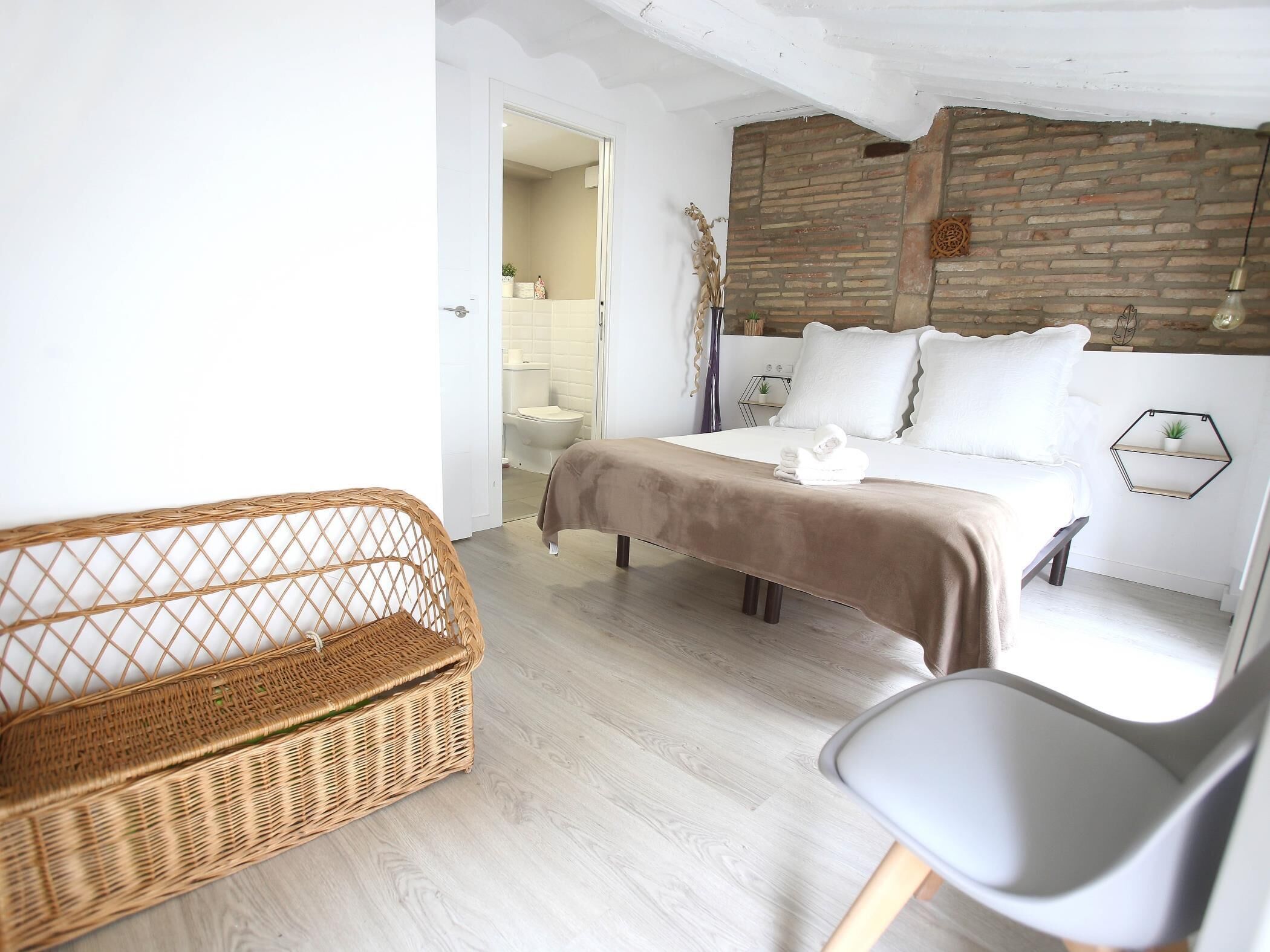 Acceso a internet y ropa de cama 