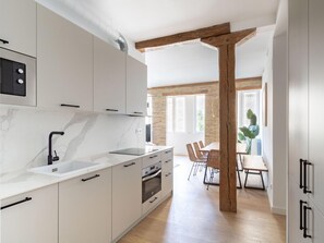 Fridge, microwave, dishwasher, coffee/tea maker - DANIELAS´S LOVELY APARTMENT. Aire y wifi (Logroño)