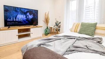Iron/ironing board, internet, bed sheets