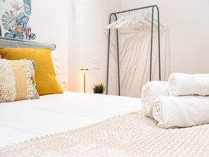 Iron/ironing board, Internet, bed sheets - Garden Gran Via Luxury (Logroño)