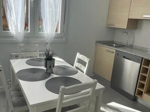 Dining - Apartment La Paz, new, wifi & confort by El Rincon (Logroño)
