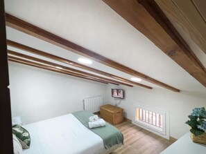 Internet, bed sheets - El Rincón del Marqués by El Rincon (Logroño)