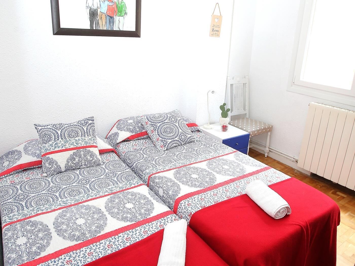 Tabla de planchar con plancha, Internet, ropa de cama