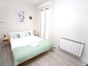 Iron/ironing board, internet, bed sheets - EL RINCÓN DE LA MERCED I (Logroño)