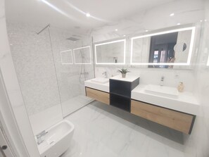 Bathroom - San Antón, apartamento de lujo by El Rincon (Logroño)