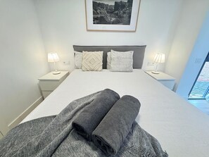 Iron/ironing board, internet, bed sheets - PRECIOSOS APARTAMENTOS RIOJALAND EN LARDERO (Lardero)