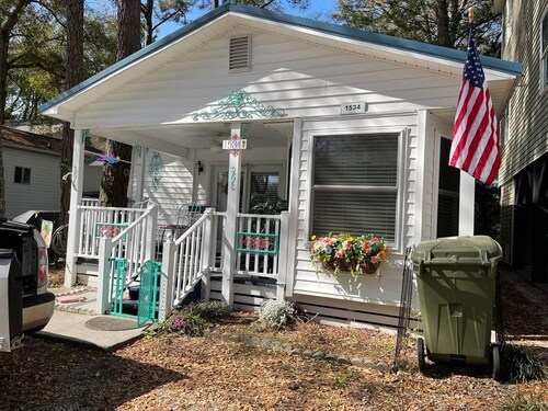 4-bedroom home in perfect Myrtle Beach with cozy vibes