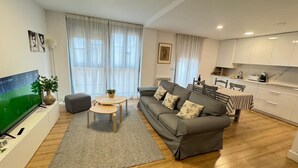 A modern apartment with a living room, dining area, and kitchen. - PRECIOSOS APARTAMENTOS RIOJALAND EN LARDERO (Lardero)