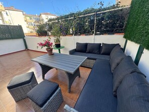 Outdoor dining - La Terraza de Manzanera (Logroño)
