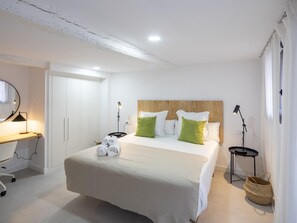 Iron/ironing board, Internet, bed sheets - CASA BOUTIQUE SAN JUAN (LOGROÑO)