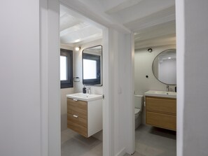 Hair dryer, towels - CASA BOUTIQUE SAN JUAN (LOGROÑO)
