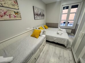 Internet, bed sheets - APARTAMENTOS LOGROÑO CENTRO (LOGROÑO)