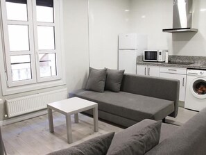 TV - APARTAMENTOS LOGROÑO CENTRO (LOGROÑO)