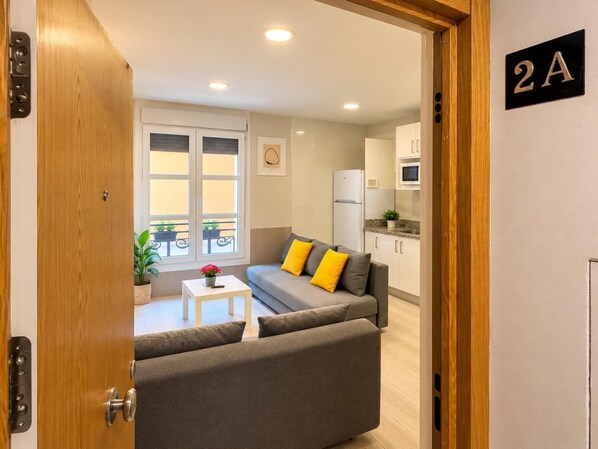 Living area - APARTAMENTOS LOGROÑO CENTRO (LOGROÑO)
