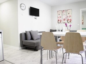 Dining - APARTAMENTOS LOGROÑO CENTRO (LOGROÑO)