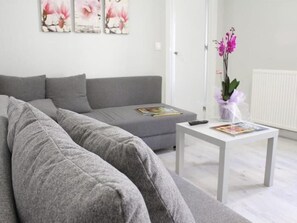 TV - APARTAMENTOS LOGROÑO CENTRO (LOGROÑO)