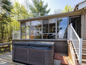 Terrace/patio - 230' Lakefront, Hot Tub, Canoe/SUP, Fire, Dog OK (Baysville)