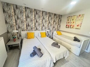 Internet, bed sheets - APARTAMENTOS LOGROÑO CENTRO (LOGROÑO)