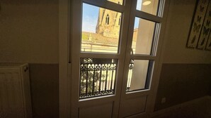 A window with a view of a building with a tower. - APARTAMENTOS LOGROÑO CENTRO (LOGROÑO)