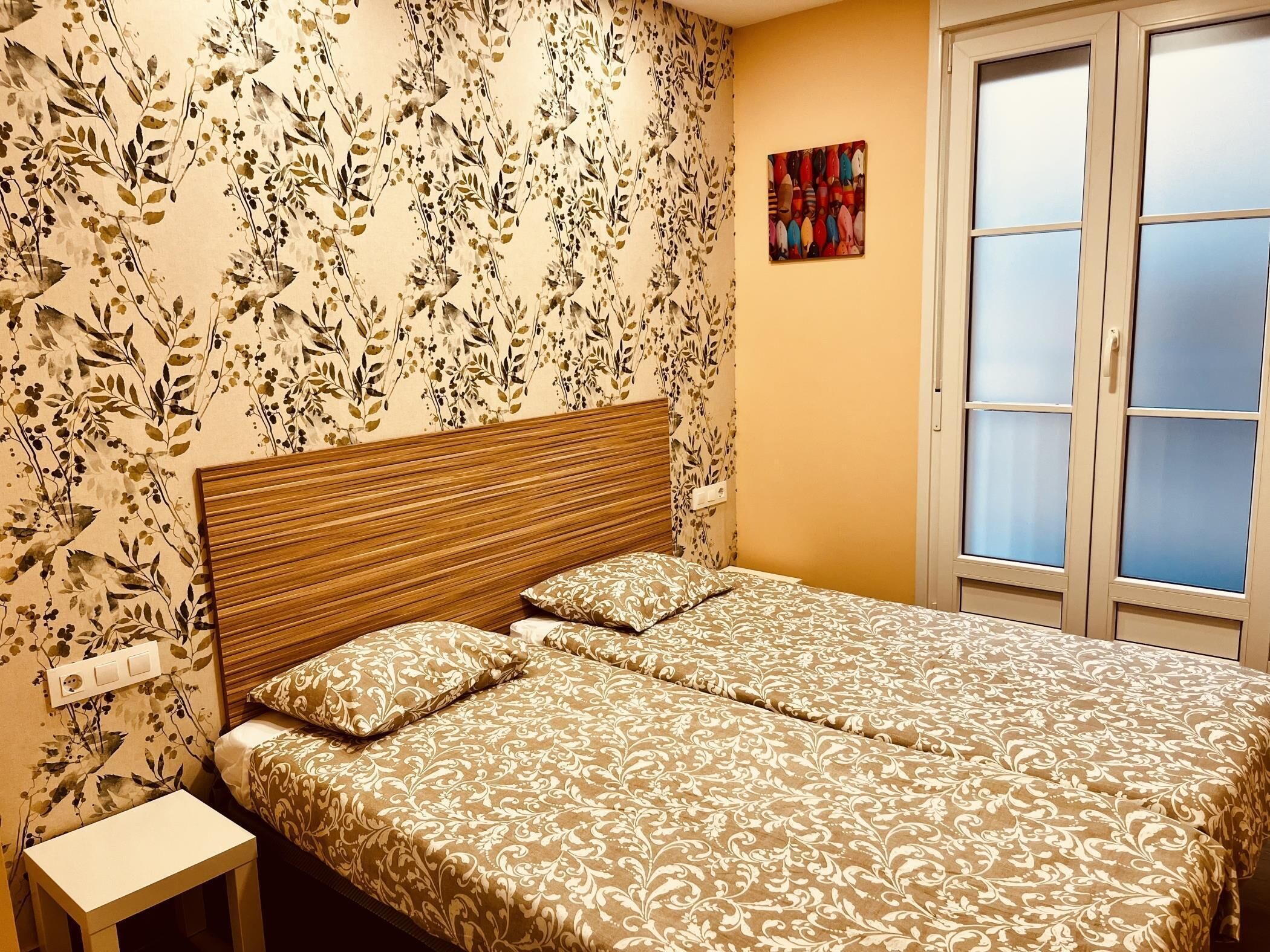 1 dormitorio, tabla de planchar con plancha, Internet y ropa de cama