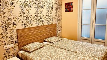 1 dormitorio, tabla de planchar con plancha, Internet y ropa de cama
