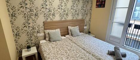 Iron/ironing board, Internet, bed sheets