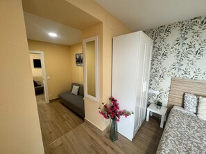Iron/ironing board, internet - APARTAMENTOS SAN NICOLAS (LOGROÑO)