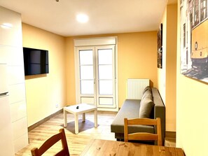 TV - APARTAMENTOS SAN NICOLAS (LOGROÑO)