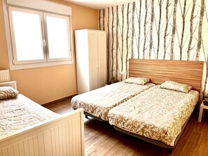 Iron/ironing board, internet - APARTAMENTOS SAN NICOLAS (LOGROÑO)