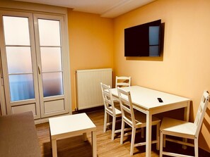 Dining - APARTAMENTOS SAN NICOLAS (LOGROÑO)