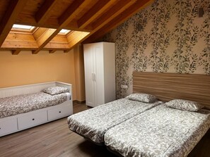 Iron/ironing board, internet, bed sheets - APARTAMENTOS SAN NICOLAS (LOGROÑO)