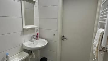 Handtücher, Seife, Toilettenpapier