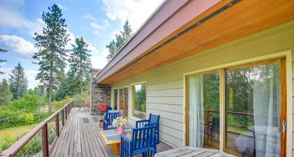 Majestic Sandpoint Rural Retreat-Enclosed Acre, Min's to town & Schweitzer-!