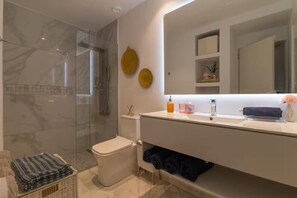 Shower, jetted bath, hair dryer, towels - Vrbo Property (Punta Cana)